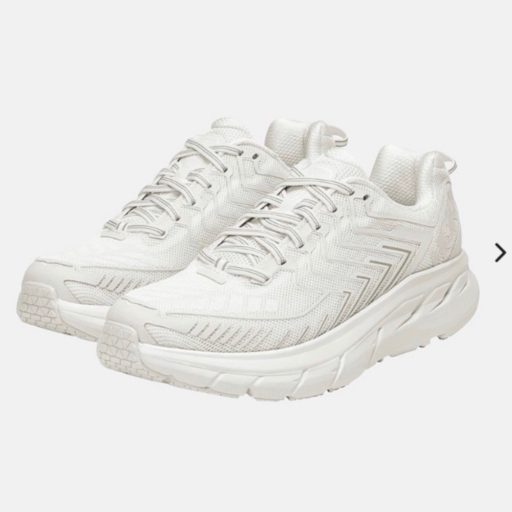 ISO Women's HOKA Clifton 7!!